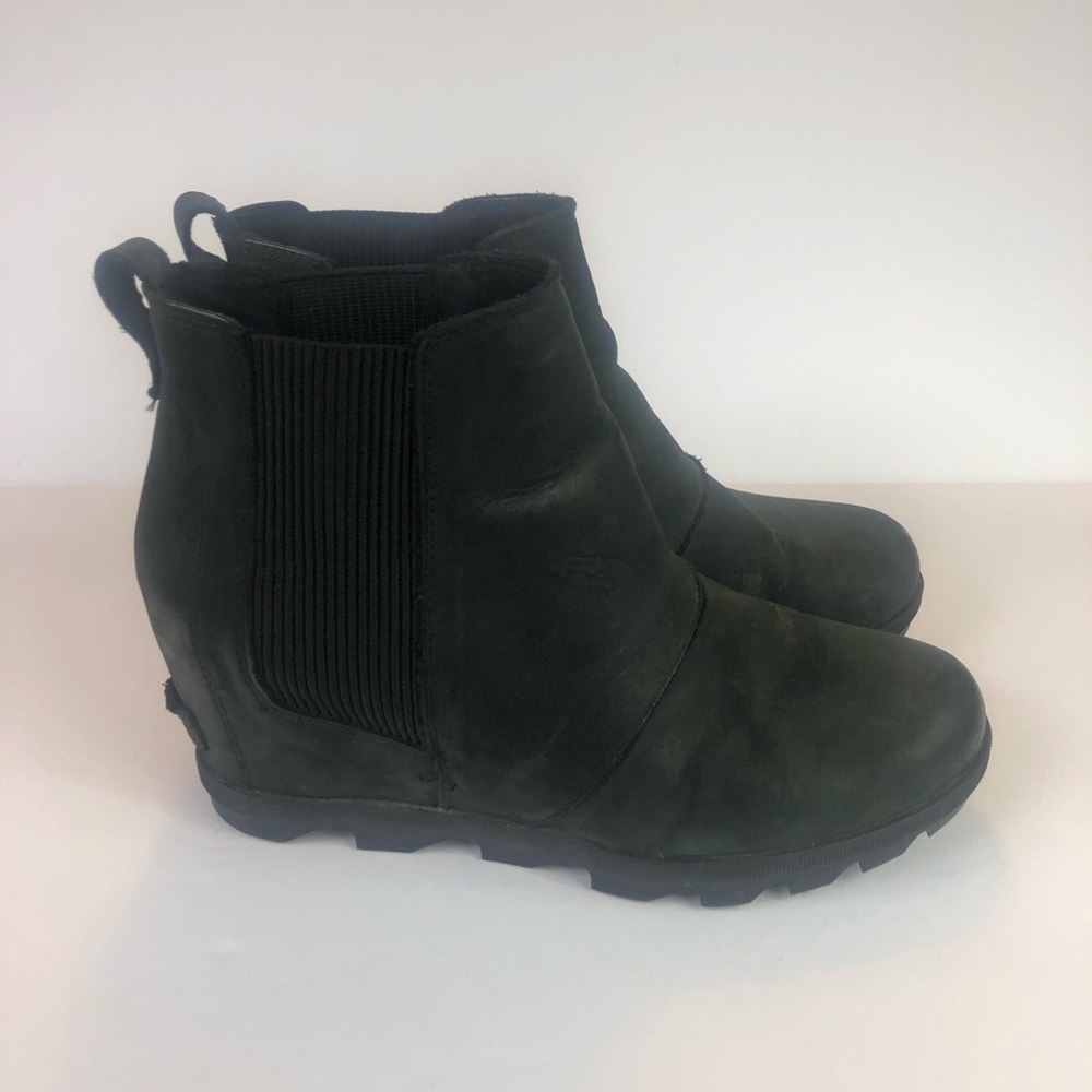 Sorel Joan of Arctic II Chelsea ankle booties with hidden wedge. - Picture 2 of 7